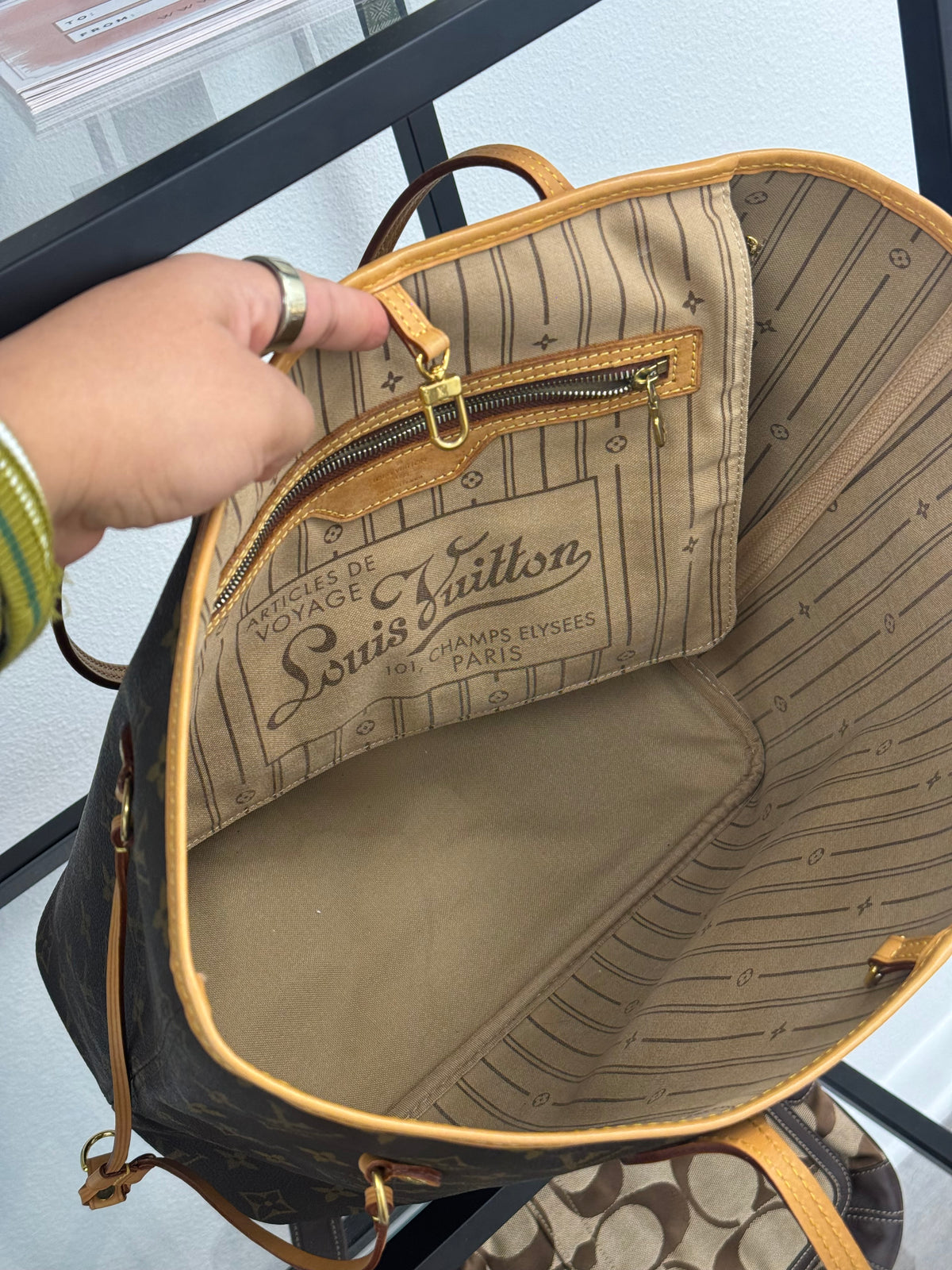 Louis Vuitton MM Neverfull